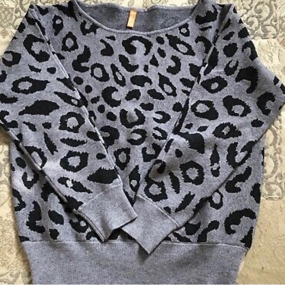 Feiersi pullover sweater. Size M NWOT. Smoke free home. - Picture 1 of 9